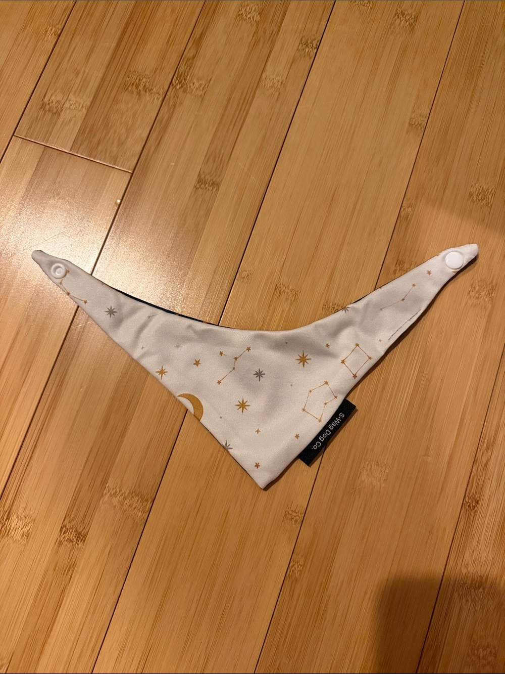 Reversible dog bandana